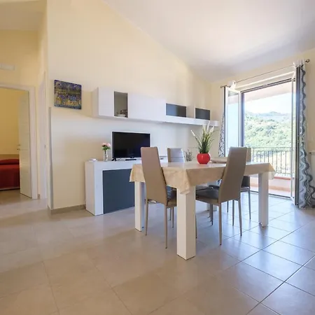 Casa Vista Mare Apartment *